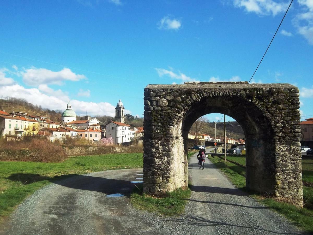 Ai Chiosi Affittacamere Pontremoli Exterior foto