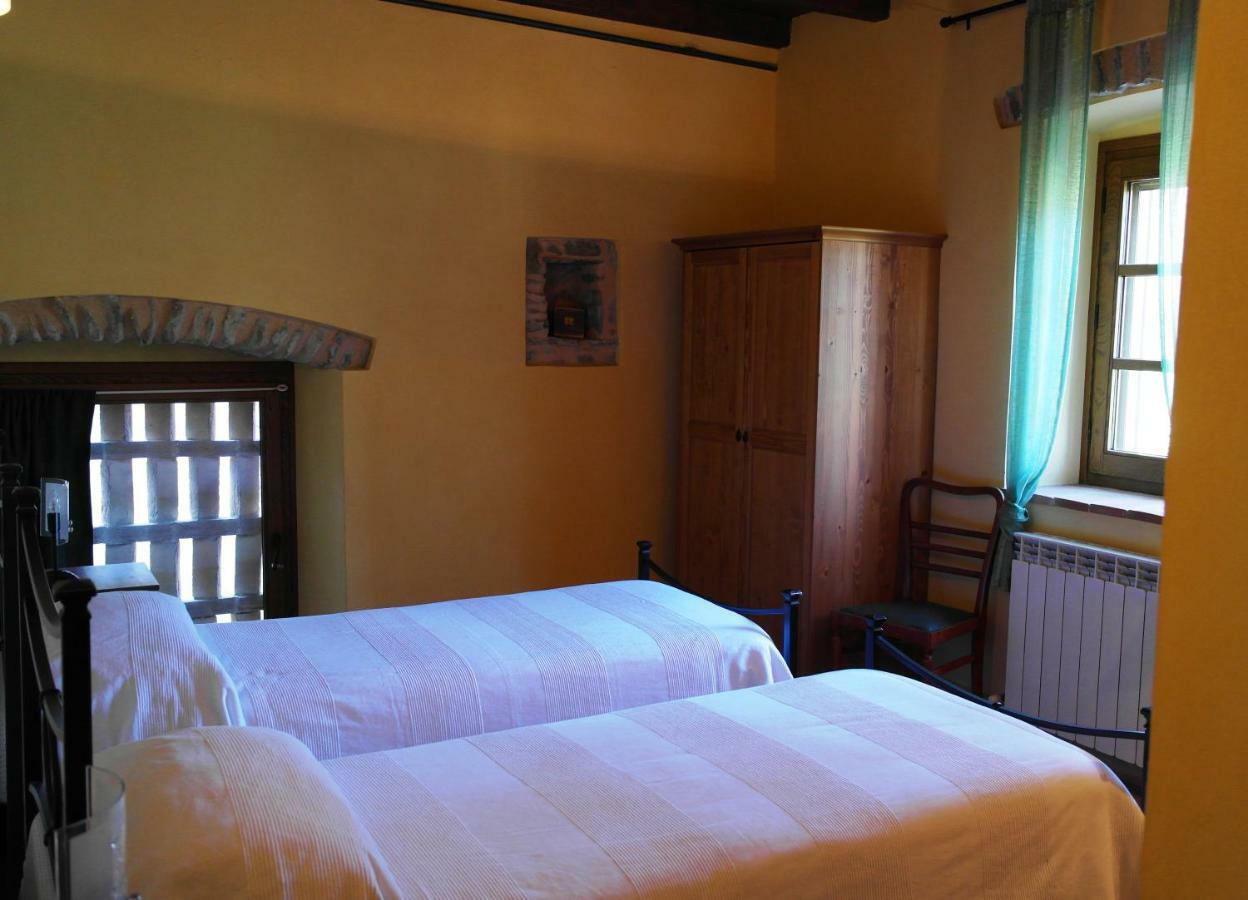 Ai Chiosi Affittacamere Pontremoli Exterior foto