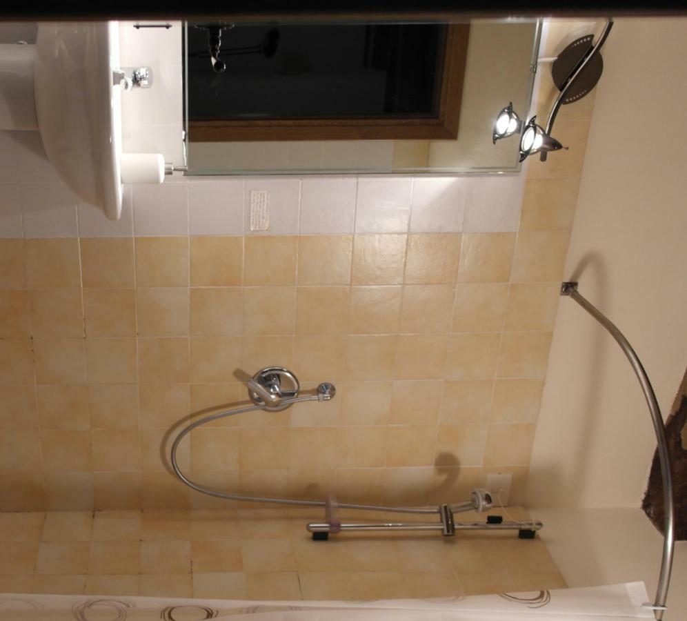 Ai Chiosi Affittacamere Pontremoli Exterior foto